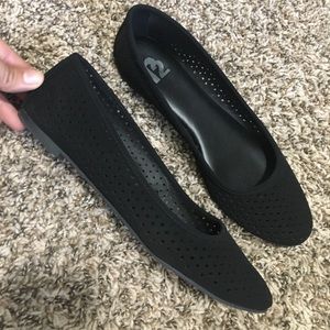 Women’s black flats size 8 1/2